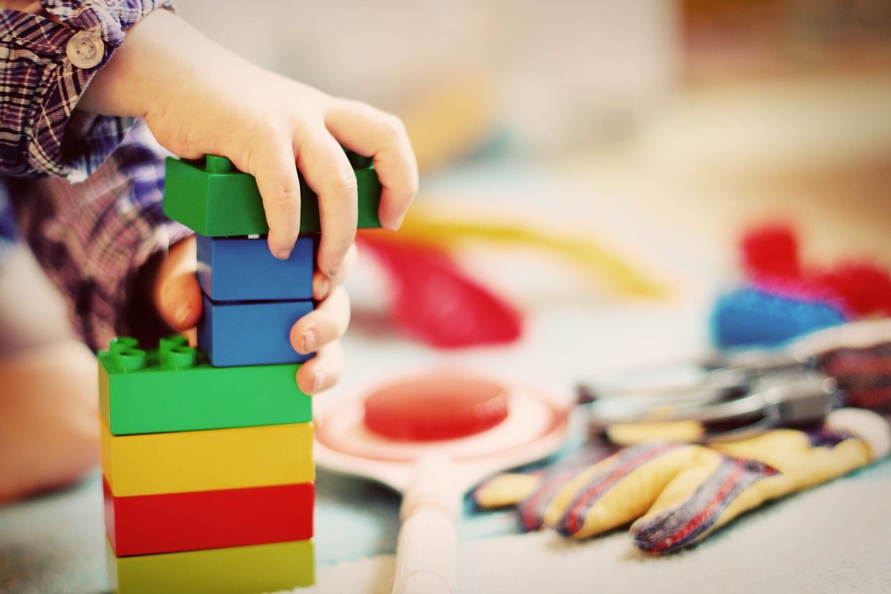 Rozwój wyobraźni dziecka – za pomocą jakich zabawek jest to możliwe?
