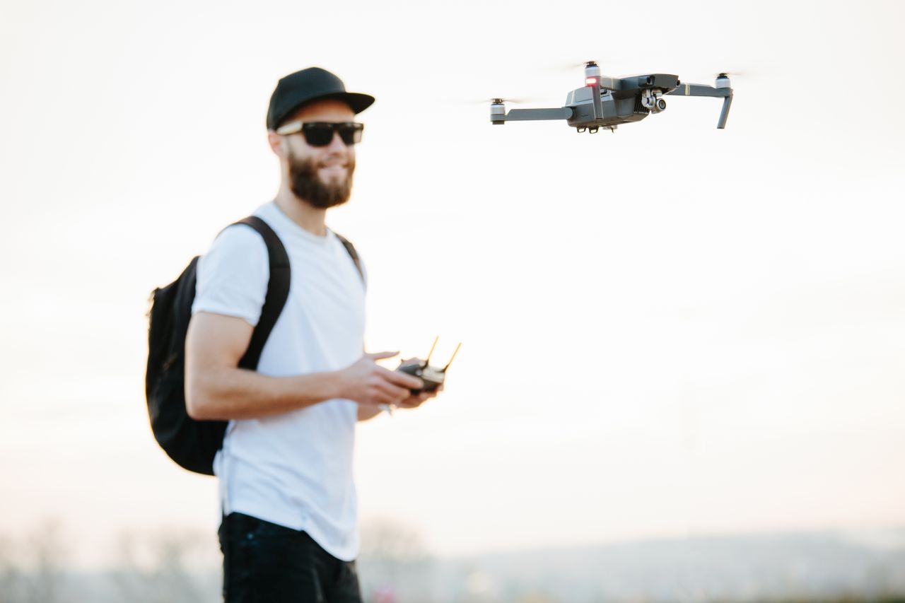 Czy na latanie dronem potrzebna jest licencja?