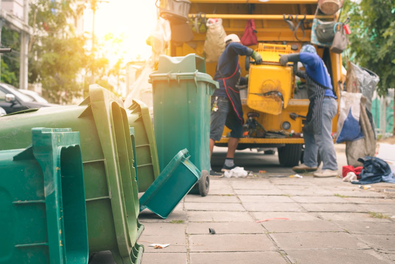 Przetwarzanie odpadów – jak wygląda ten proces i co z niego powstaje?