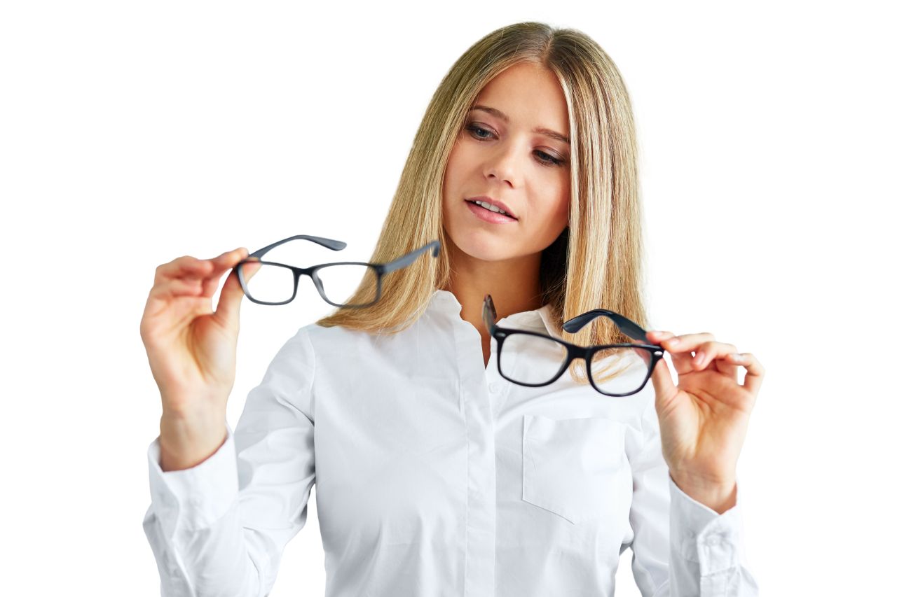 O co warto zapytać w salonie optycznym przed zakupem okularów?