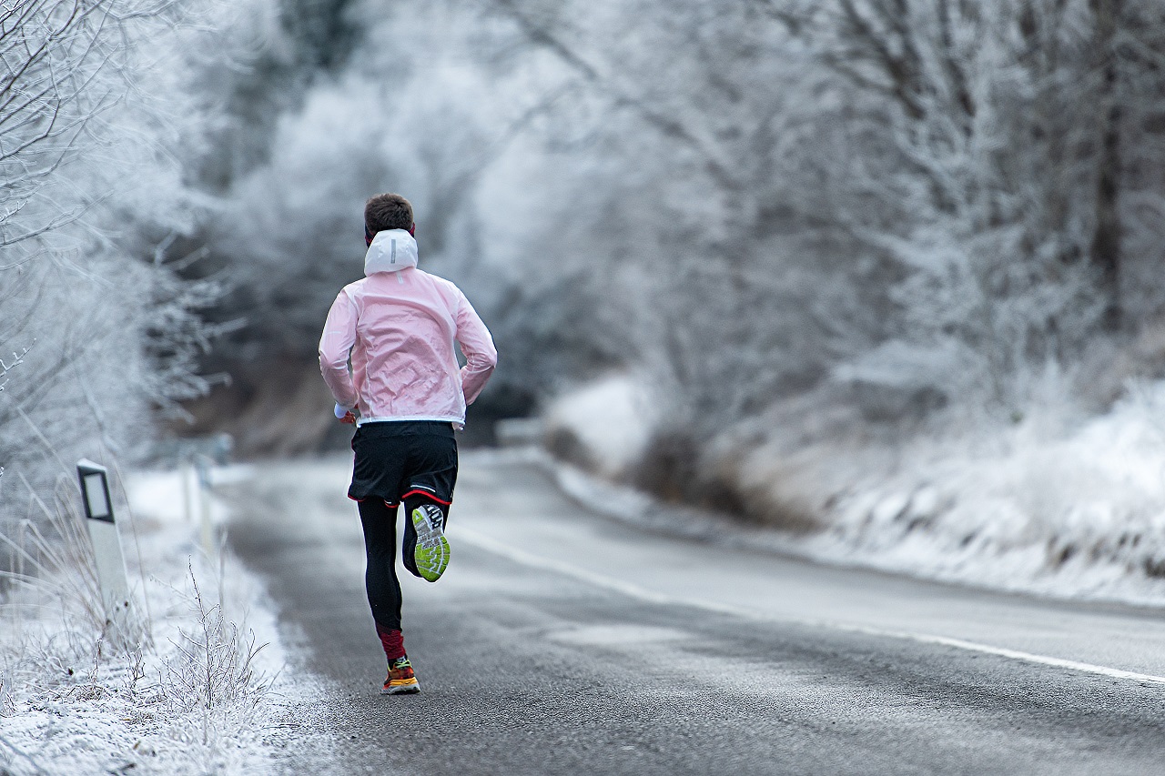 Jak się przygotować na bieganie w trudnych warunkach pogodowych?
