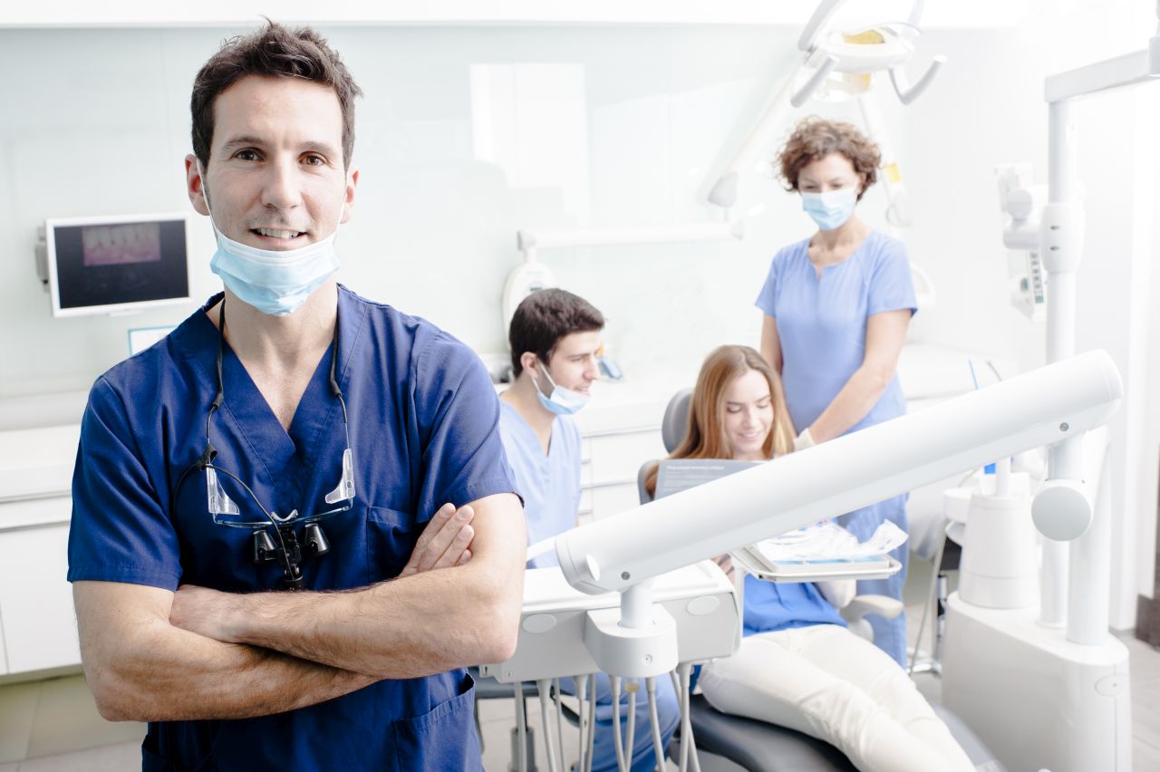 Podstawowe czynności i zabiegi realizowane przez chirurgów stomatologicznych